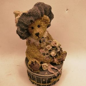Boyd's Bears Vintage 1993 Bearstone #2004 Victoria"The Lady" Bear Box